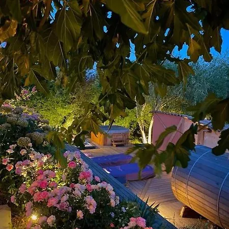 De Charme 5 Etoiles Pour Couple Avec Sauna Et Jacuzzi Exterieurs Privatifs Villa